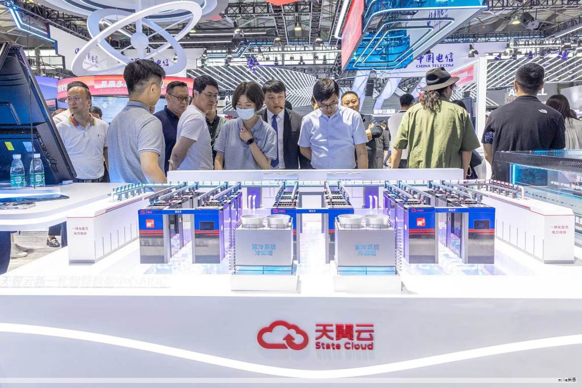 各位企业家、创业者，在智能化浪潮面前可能会感到方向不清、行动受限。眼看同行通过智能系统实现快速跃升，而自身却被传统模式牵制；高额研发投入却难以落地成真正解决业务痛点的 AI 方案，成本居高、技术瓶颈难解、人才短缺且不知从何着手组建团队。今天，我们把开发智能化 AI 系统的核心要点梳理清楚，帮助你打破瓶颈，快速迈向智能化之路。