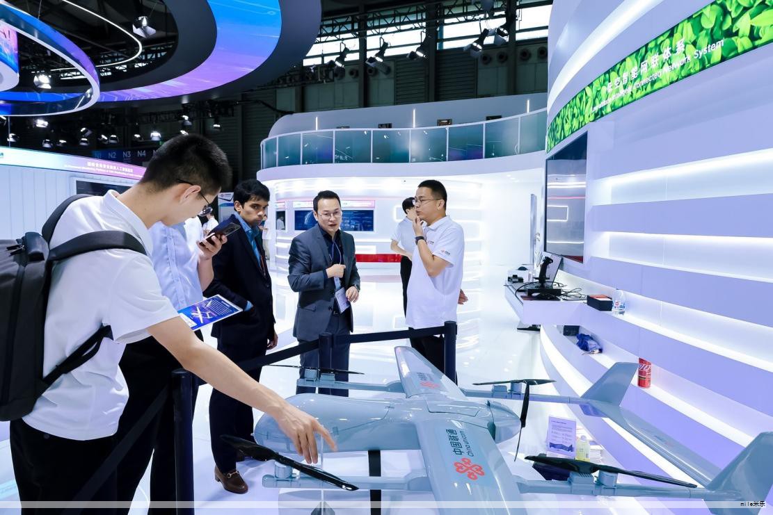 智能机器人正引领全球新一轮科技与产业变革。核心芯片是实现机器人功能的基础与保障，培育自主可控的专用芯片技术与产业链，对解决关键瓶颈、推动产业升级和生产力跃升具有重要的产业价值和战略意义。