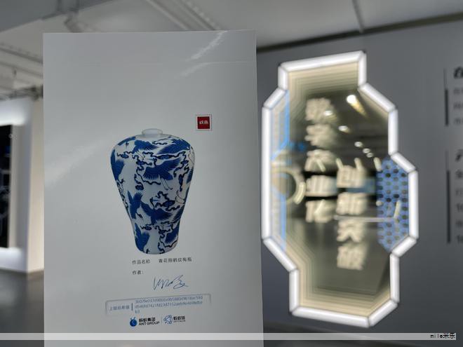 京东健康心理服务中心在北京举行发布会，正式推出基于心理垂类大模型的AI心理陪伴师产品“聊愈小宇宙”，并展示了基于大模型的多模态辅助诊断工具与数字管理工具等创新应用，打造成为国内首个由大模型驱动的线上心理健康服务平台。现场还宣布成立服务质量管理委员会，发布线上心理健康标准化诊疗路径，推动行业规范化发展。自成立以来，中心以生态、服务与技术等综合优势，为用户提供便捷的一站式心理健康服务，持续打造国内数智化心理健康服务的创新样本，推动行业实现高质量发展。