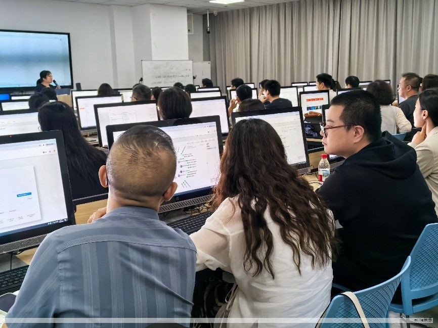 在绍兴滨海新区举行的全省规模最大、实战性最强的应急救援盛会落幕,现场聚焦应急救援力量比武与新装备演示。活动期间,泰燃智能的负责人接受采访,分享了“AI+安全生产”在应急救援中的最新实践与思考。 在绍兴滨海新区举行的全省规模最大、实战性最强的应急救援盛会落幕,现场聚焦应急救援力量比武与新装备演示。活动期间,泰燃智能的负责人接受采访,分享了“AI+安全生产”在应急救援中的最新实践与思考。