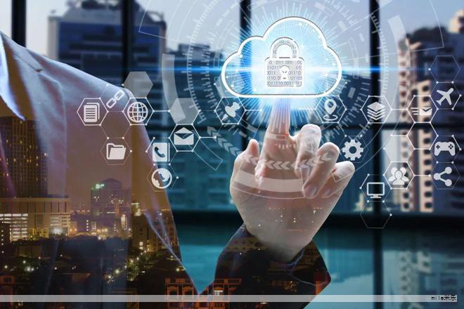 AI驱动的化工安全新范式正在形成。某化工厂中央控制室的警报一触即发,AI系统在极短时间内锁定异常,数字孪生平台同步模拟可能的扩散路径。随后无人机实时降温、智能机器人精准切断阀门,构成一个自我修复的紧急制动闭环,将潜在的安全事故降到最低。这并非遥远的科幻,而是当前工业安全治理的现实样态,数据显示应用AI的企业事故率显著下降,AI被誉为“数字安全员”,推动安全治理从被动防守向智能防线跃迁。 AI驱动的化工安全新范式正在形成。某化工厂中央控制室的警报一触即发,AI系统在极短时间内锁定异常,数字孪生平台同步模拟可能的扩散路径。随后无人机实时降温、智能机器人精准切断阀门,构成一个自我修复的紧急制动闭环,将潜在的安全事故降到最低。这并非遥远的科幻,而是当前工业安全治理的现实样态,数据显示应用AI的企业事故率显著下降,AI被誉为“数字安全员”,推动安全治理从被动防守向智能防线跃迁。