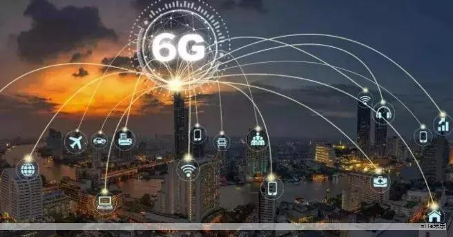 生成式人工智能(AIGC)作为前沿科技,正在改变内容生产的节奏与方式。通过智能算法与海量数据的学习,它能够在文本、图像、音频及视频等多模态领域自动创作、改编和编辑内容,显著提升创作效率并引发各行业的创新浪潮。 生成式人工智能(AIGC)作为前沿科技,正在改变内容生产的节奏与方式。通过智能算法与海量数据的学习,它能够在文本、图像、音频及视频等多模态领域自动创作、改编和编辑内容,显著提升创作效率并引发各行业的创新浪潮。