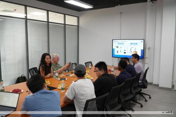 随着工业4.0时代的到来,化工行业正经历深刻变革,传统生产模式难以同时满足安全、环保与高效的综合要求。近年化工领域安全事件频发,企业对信息化管理与提前预警的需求日益迫切。为提升生产效率、降低安全风险,基于5G工业互联网与人工智能的化工安全智能管控应运而生。 随着工业4.0时代的到来,化工行业正经历深刻变革,传统生产模式难以同时满足安全、环保与高效的综合要求。近年化工领域安全事件频发,企业对信息化管理与提前预警的需求日益迫切。为提升生产效率、降低安全风险,基于5G工业互联网与人工智能的化工安全智能管控应运而生。