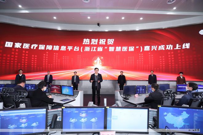 云山论剑·广州数字安全产业发布会在广州白云国际会议中心举办,聚焦“数智白云”创新应用成果,用政策解读、技术推介、案例分析、成果展示与项目落地相结合的五位一体模式,全面展现数字安全产业的实践创新,推动数字经济高质量发展,探索广州白云在安全治理、数据要素化等方面的区域示范。 云山论剑·广州数字安全产业发布会在广州白云国际会议中心举办,聚焦“数智白云”创新应用成果,用政策解读、技术推介、案例分析、成果展示与项目落地相结合的五位一体模式,全面展现数字安全产业的实践创新,推动数字经济高质量发展,探索广州白云在安全治理、数据要素化等方面的区域示范。