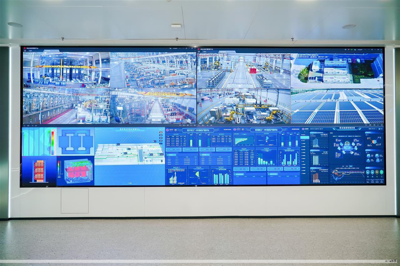 我是一名本科三年级的工科女生，专业是无人驾驶航空器系统工程。大一时加入校内航模队，跟随学长学姐参加竞赛。曾听人说女生只需会 Office、别去学复杂的建模软件，甚至让人怀疑我是否能走下去。我坚持学习，发现这些技能其实并不难，逐步从组装、调试、飞行练习到参与校际竞赛的过程，收获了成长。