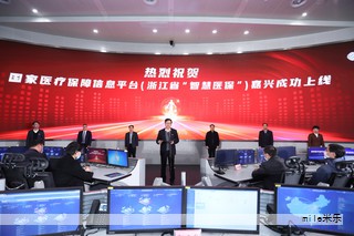 在全国安全生产月主题活动中，广东省和广州市同步推出一系列安全宣传与展览，核心配套活动包括广州国际应急安全博览会的开幕，现场展示智慧应急、低空救援、防爆装备等前沿技术与应用，智能AR头盔、机器人犬、灭火无人机等设备吸引观众深度体验。