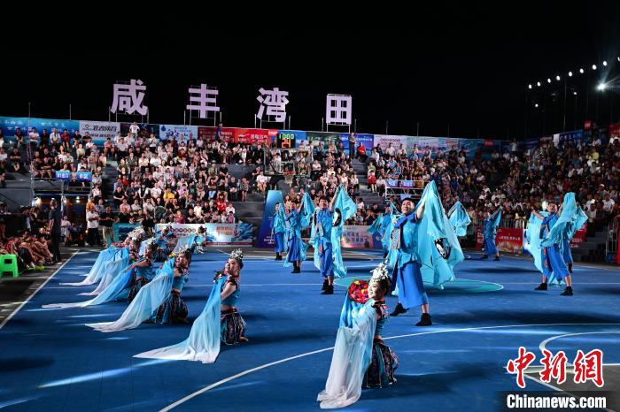 国内六省市农民篮球选手在咸丰酣战：总决赛揭