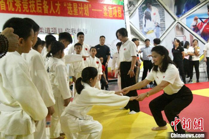 冼东妹助力四会打造柔道之乡推动青少年培养