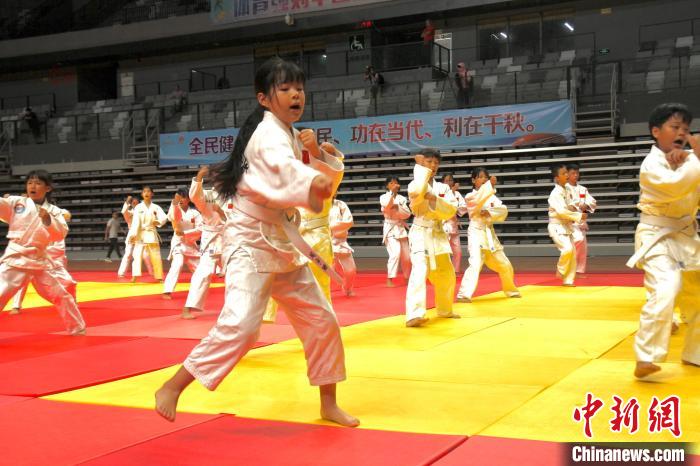 冼东妹助力四会打造柔道之乡推动青少年培养