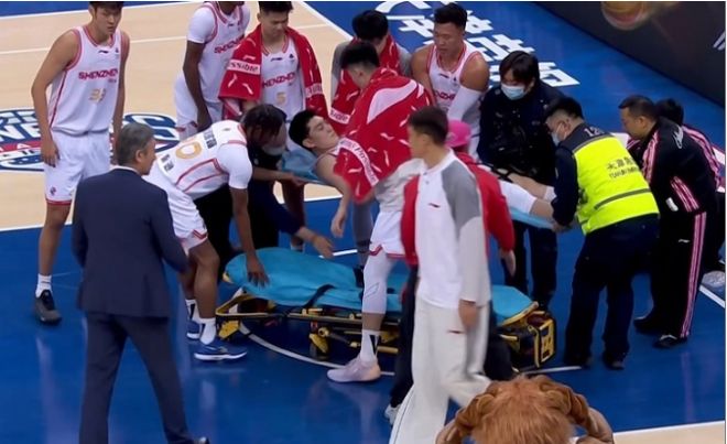 18岁深圳小将CBA生涯首秀即重伤退赛