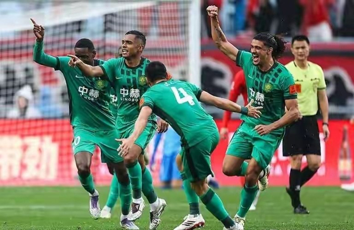 成都蓉城主场5-1大胜青岛