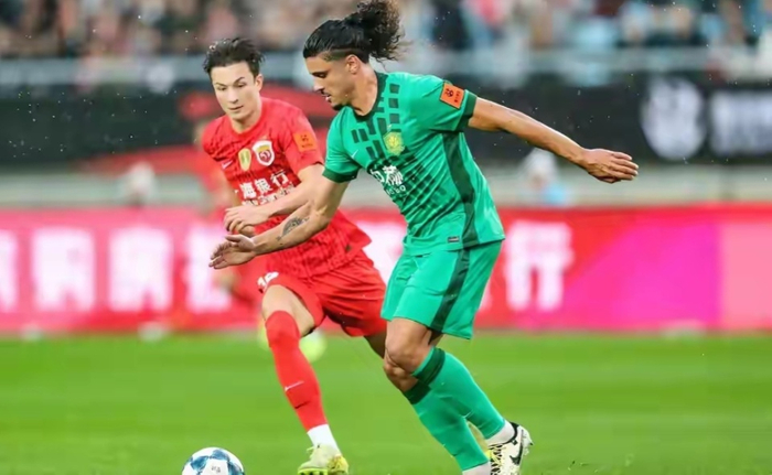 成都蓉城主场5-1大胜青岛西海岸领跑积分榜 北京