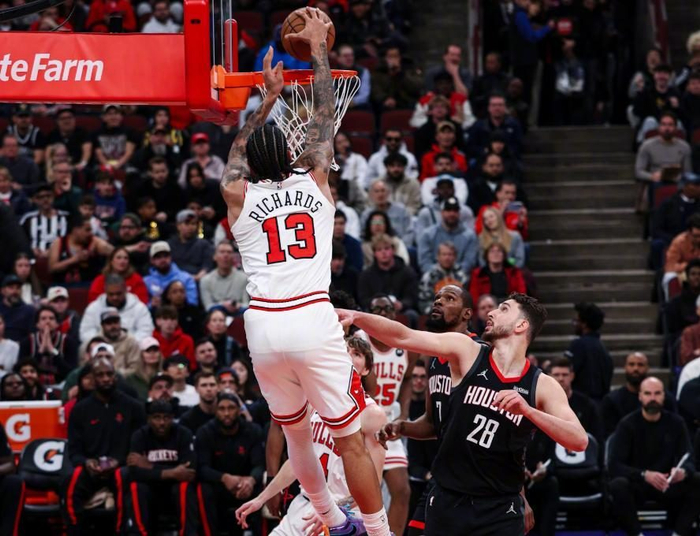 火箭客场不敌公牛 乌度卡临场指挥失误致败