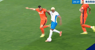 青岛德比0-0战平 裁判争议成焦点