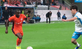 青岛德比0-0战平 裁判争议成焦点