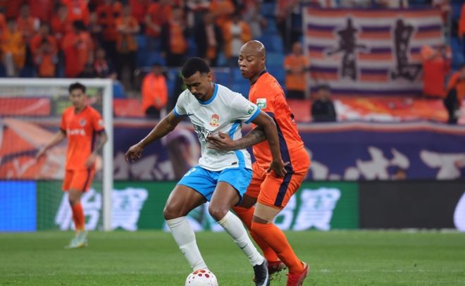 青岛德比0-0战平 裁判争议成焦点