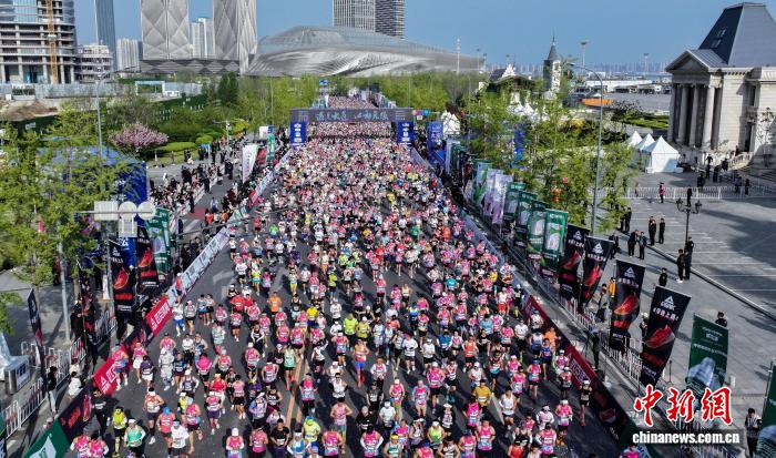 2026大连马拉松赛圆满落幕 朱卿斩获女子组冠军