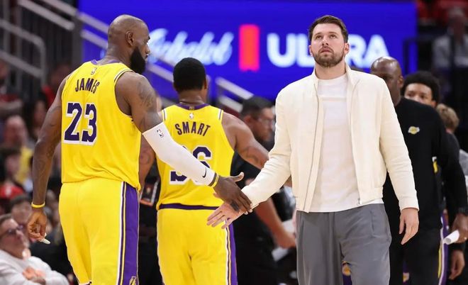 NBA季后赛多场逆转上演 3-2格局成关键转折点