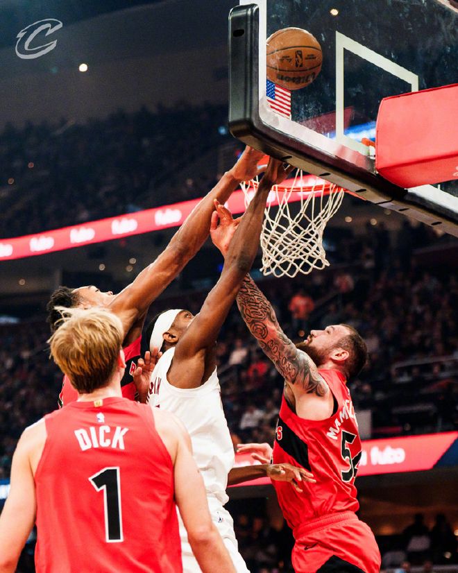 NBA季后赛多场逆转上演 3-2格局成关键转折点